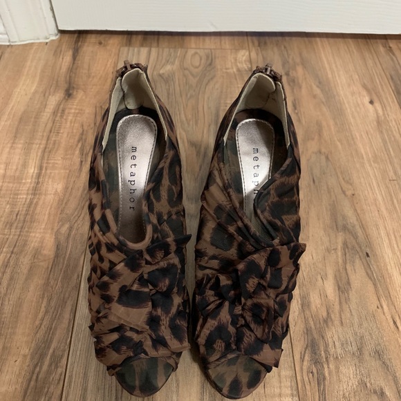 Size 7.5 - Picture 2 of 3